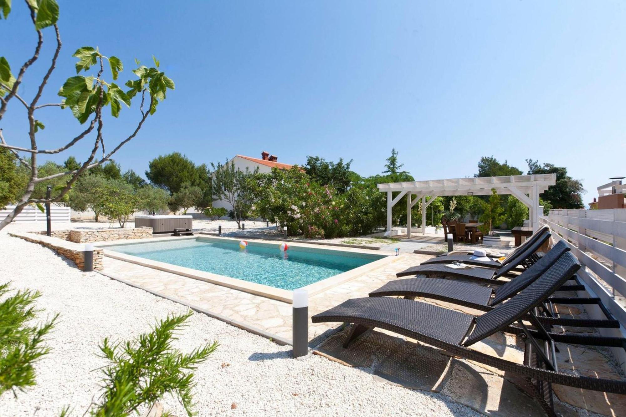 Villa Bella - Beautiful And Modern House With Pool, Souna, Jacuzzi & Playground, Liznjan - Istra Luaran gambar