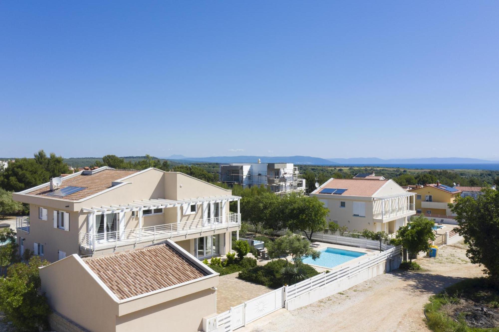 Villa Bella - Beautiful And Modern House With Pool, Souna, Jacuzzi & Playground, Liznjan - Istra Luaran gambar