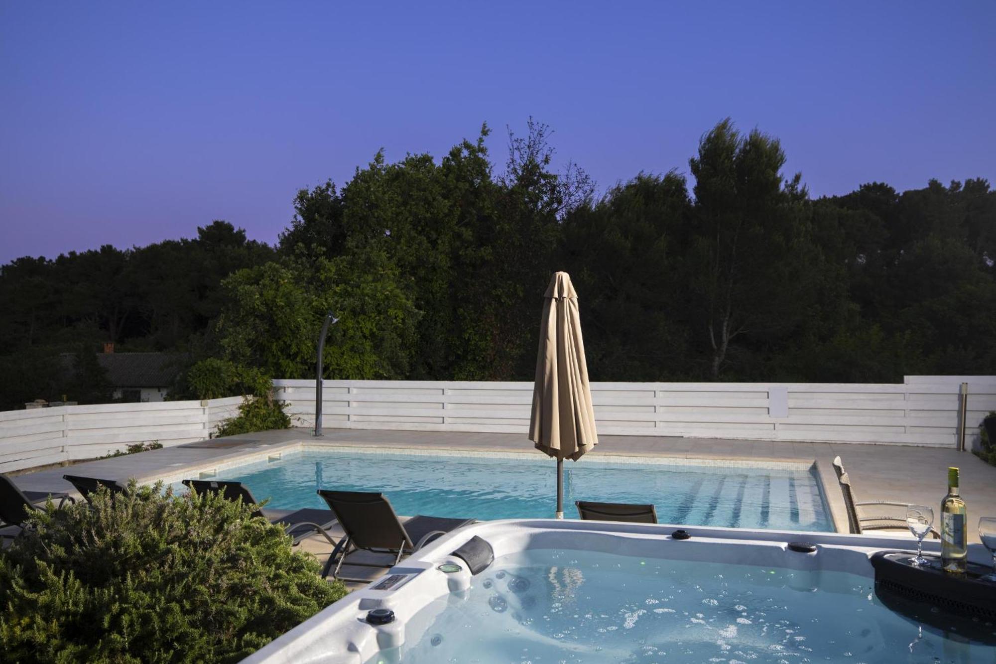 Villa Bella - Beautiful And Modern House With Pool, Souna, Jacuzzi & Playground, Liznjan - Istra Luaran gambar