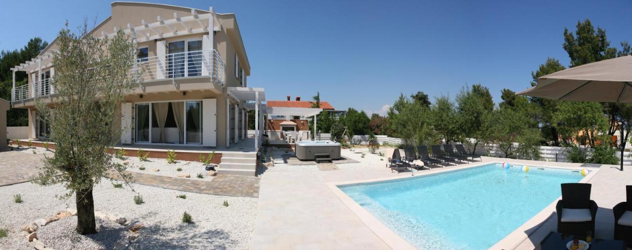 Villa Bella - Beautiful And Modern House With Pool, Souna, Jacuzzi & Playground, Liznjan - Istra Luaran gambar